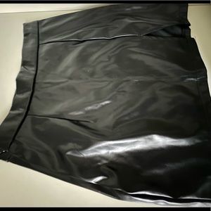 Trendy latex skirt!